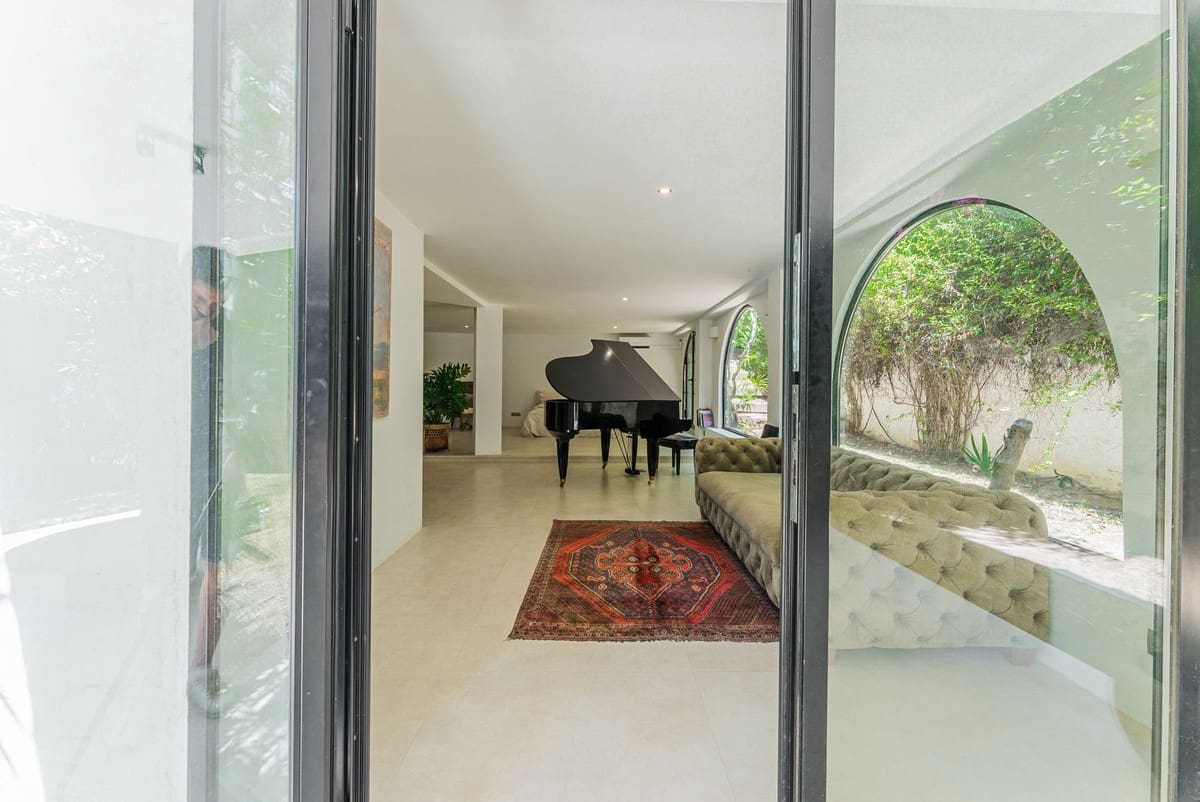 4 bedroom Villa for sale in New Golden Mile with garage - € 1,495,000 (Ref: 9540453)