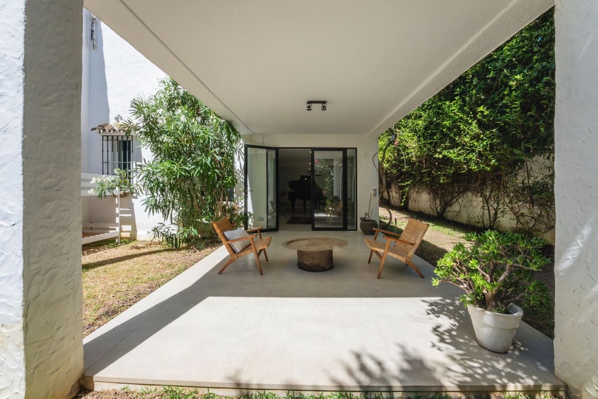4 bedroom Villa for sale in New Golden Mile with garage - € 1,495,000 (Ref: 9540453)