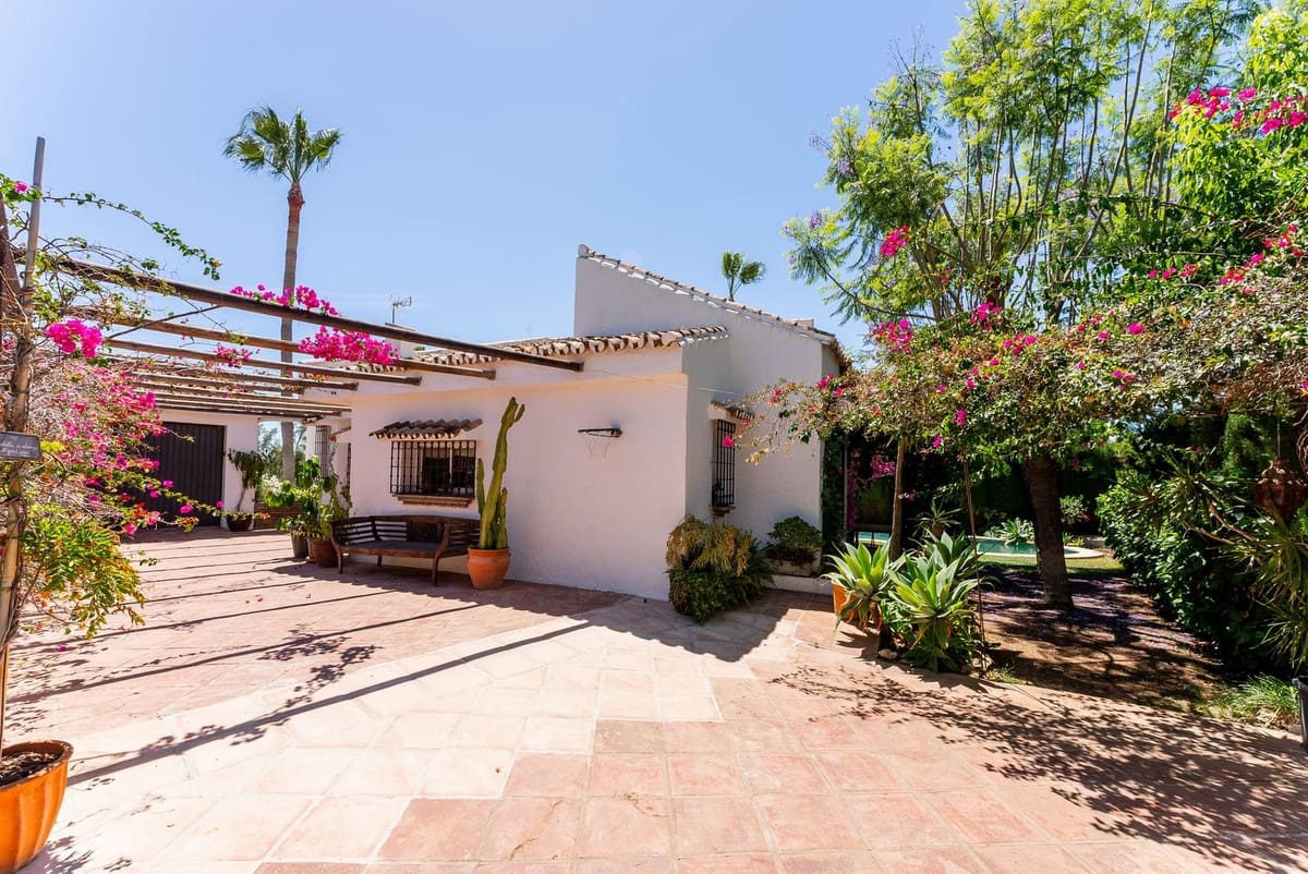 4 bedroom Villa for sale in New Golden Mile with garage - € 1,495,000 (Ref: 9540453)
