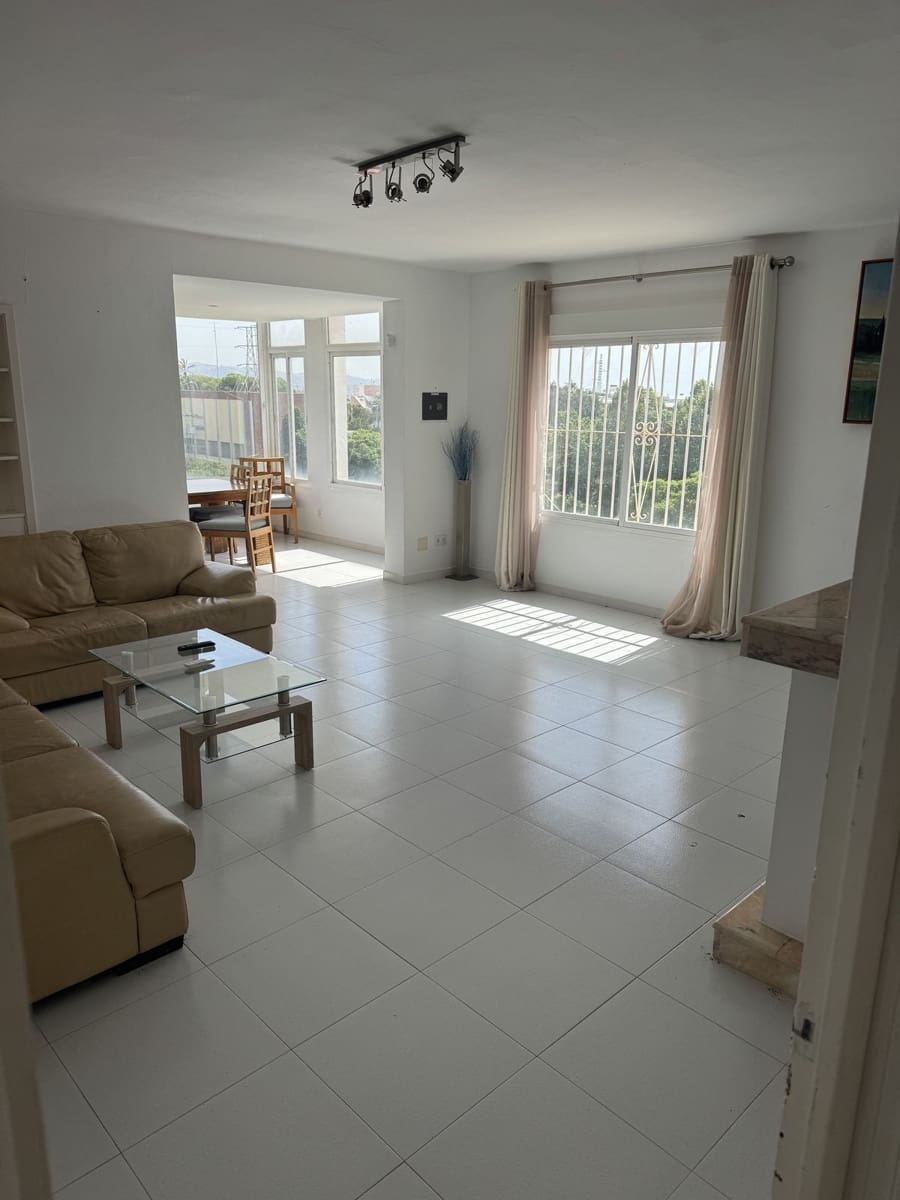 6 soveværelse Villa til salg i Nueva Andalucia med swimmingpool - € 1.495.000 (Ref: 9540458)