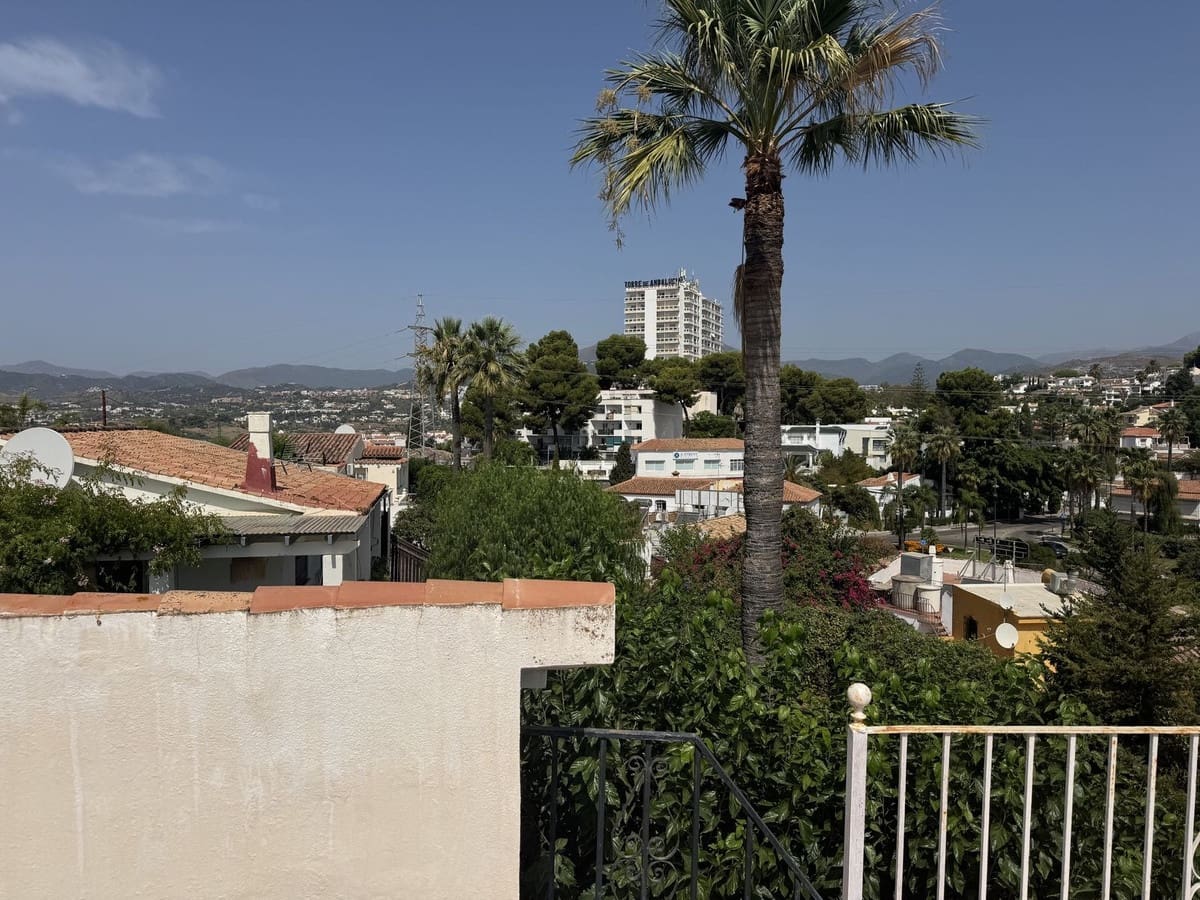 6 soveværelse Villa til salg i Nueva Andalucia med swimmingpool - € 1.495.000 (Ref: 9540458)