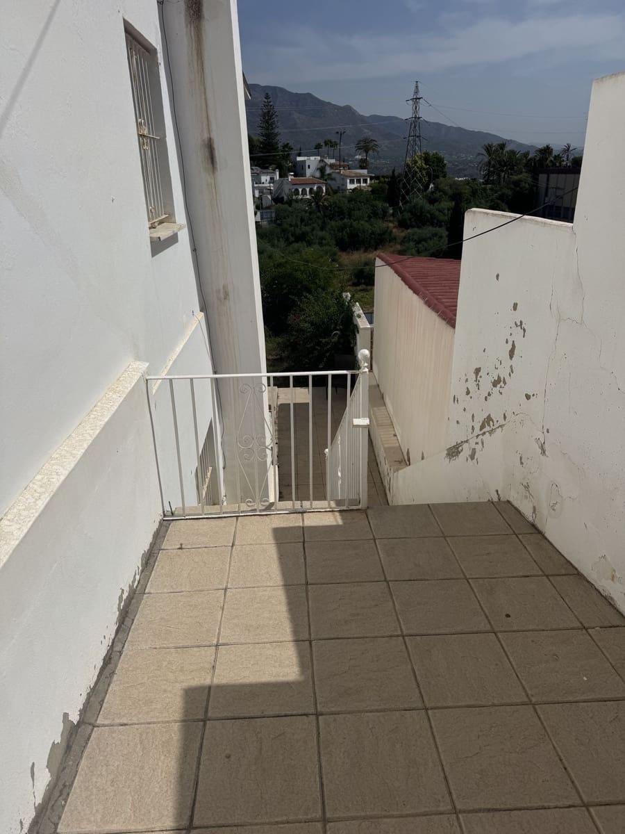 6 soveværelse Villa til salg i Nueva Andalucia med swimmingpool - € 1.495.000 (Ref: 9540458)