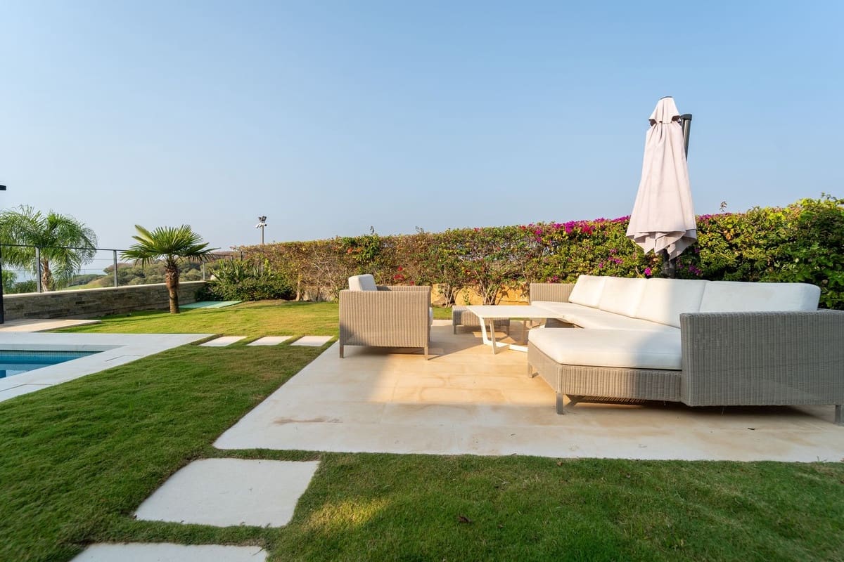 5 bedroom Semi-detached Villa for sale in Cabopino with pool - € 1,495,000 (Ref: 9540459)