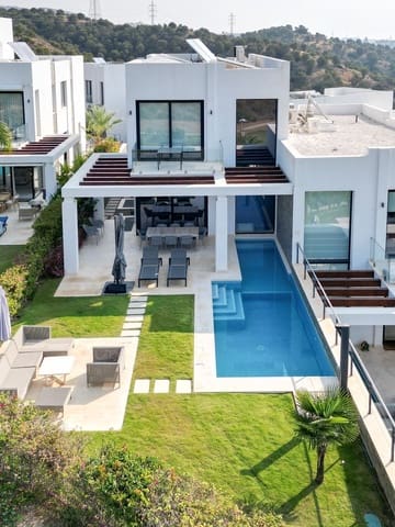 5 bedroom Semi-detached Villa for sale in Cabopino, Marbella with pool - € 1,495,000 (Ref: 9540459)