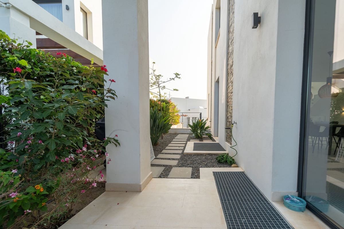 5 bedroom Semi-detached Villa for sale in Cabopino with pool - € 1,495,000 (Ref: 9540459)