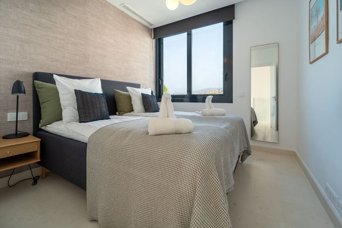 5 bedroom Semi-detached Villa for sale in Cabopino with pool - € 1,495,000 (Ref: 9540459)