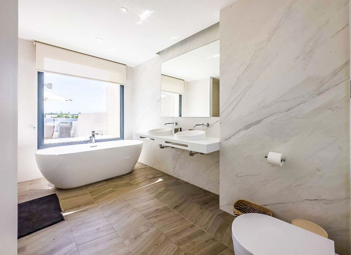 3 soveværelse Semi-Rækkehus til salg i Marbella med swimmingpool - € 1.495.000 (Ref: 9540462)