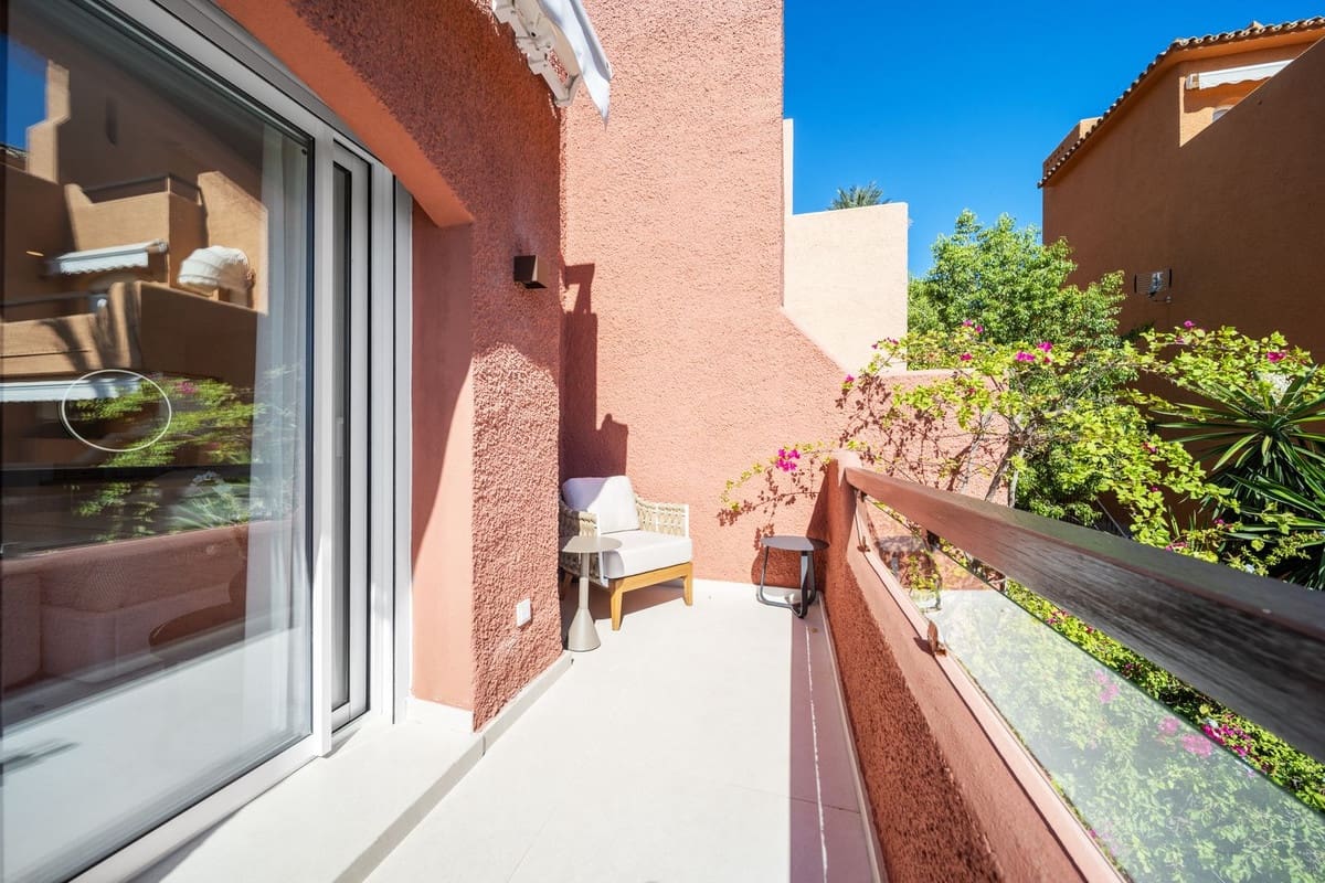 3 camera da letto Casa in vendita in Aloha Golf con piscina garage - 1.495.000 € (Rif: 9540463)