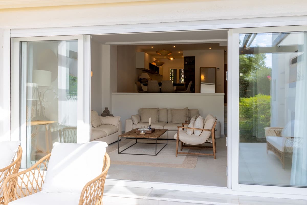 3 soveværelse Byhus til salg i Nueva Andalucia med swimmingpool - € 1.499.000 (Ref: 9540468)