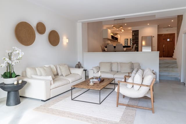 3 soveværelse Byhus til salg i La Dama de Noche - La Alzambra, Marbella med swimmingpool - € 1.499.000 (Ref: 9540468)