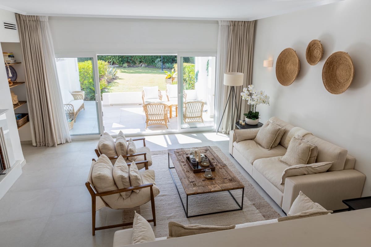 3 soveværelse Byhus til salg i Nueva Andalucia med swimmingpool - € 1.499.000 (Ref: 9540468)