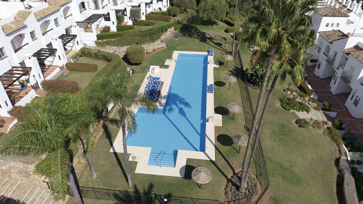 3 soveværelse Byhus til salg i Nueva Andalucia med swimmingpool - € 1.499.000 (Ref: 9540468)