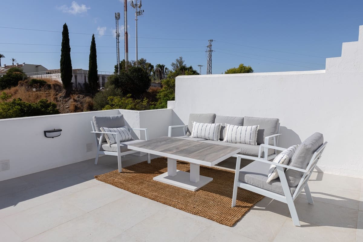 3 soveværelse Byhus til salg i Nueva Andalucia med swimmingpool - € 1.499.000 (Ref: 9540468)