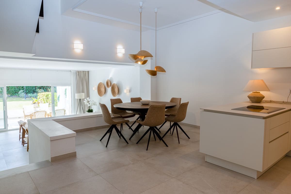 3 soveværelse Byhus til salg i Nueva Andalucia med swimmingpool - € 1.499.000 (Ref: 9540468)