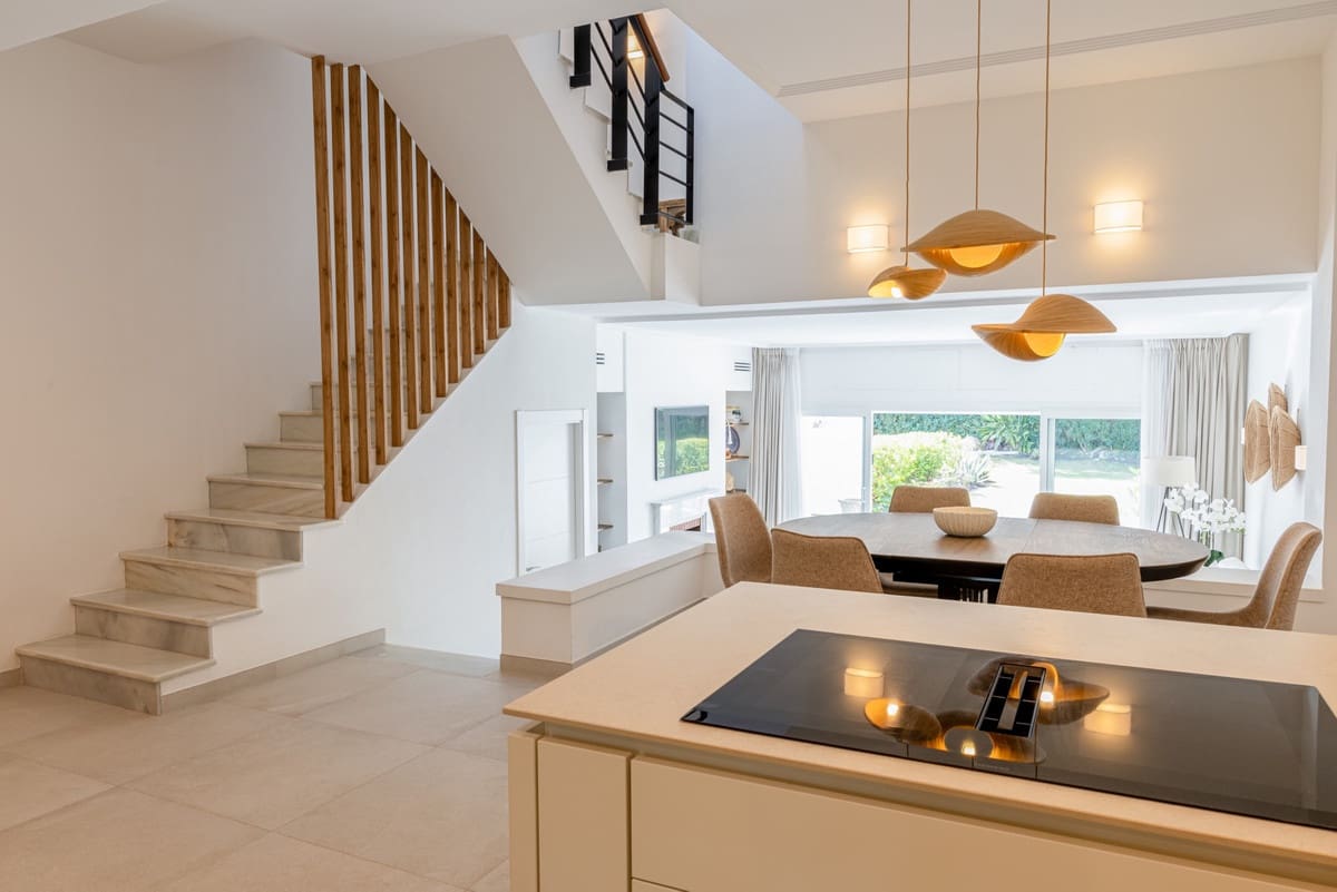 3 soveværelse Byhus til salg i Nueva Andalucia med swimmingpool - € 1.499.000 (Ref: 9540468)