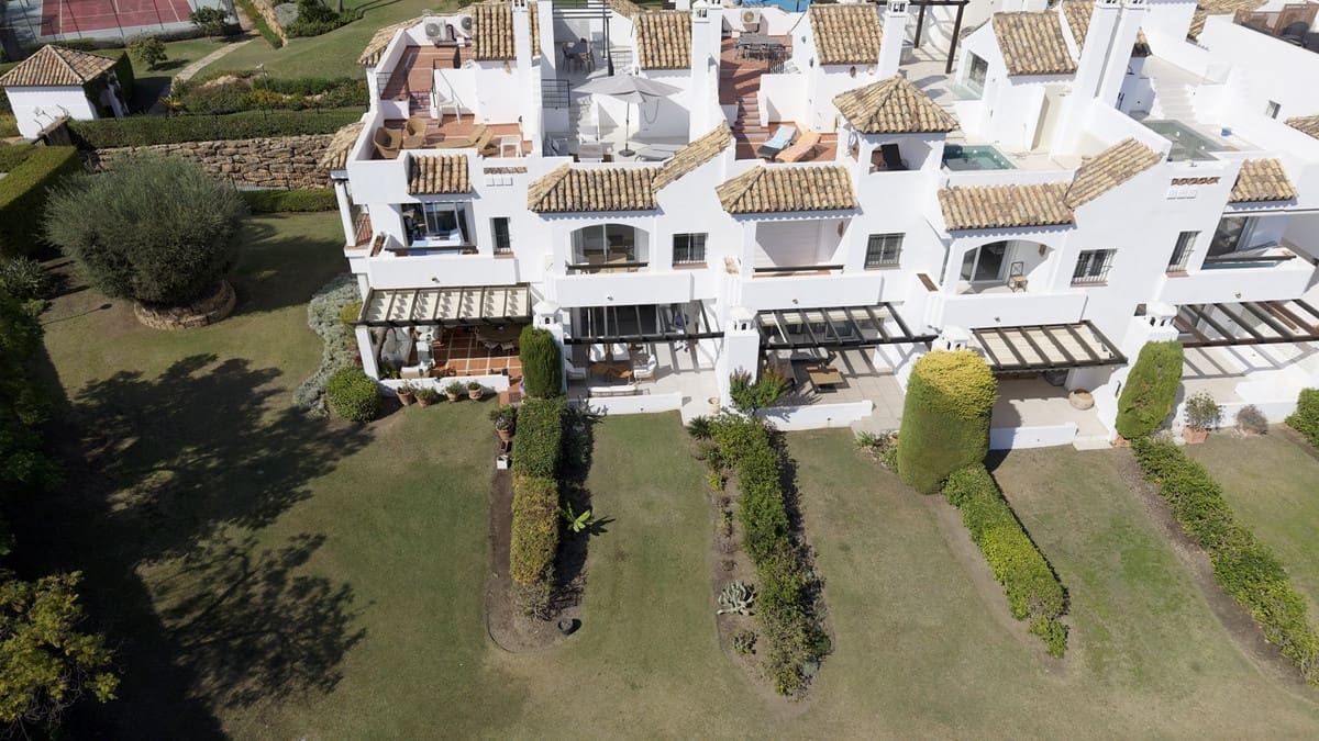 3 soveværelse Byhus til salg i Nueva Andalucia med swimmingpool - € 1.499.000 (Ref: 9540468)