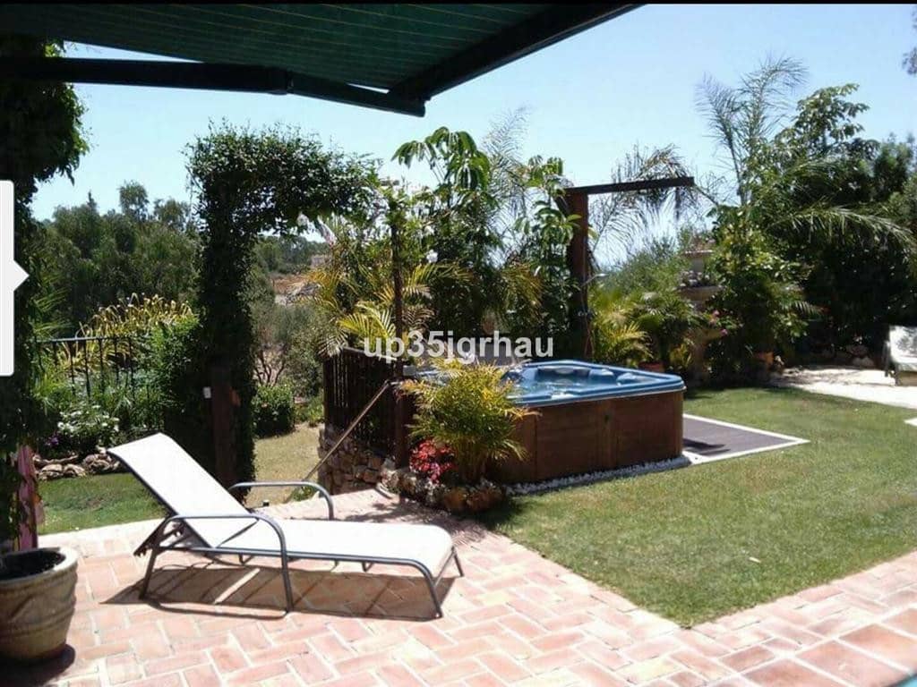 3 soverom Leilighet til salgs i Estepona med svømmebasseng garasje - € 1 499 900 (Ref: 9540469)