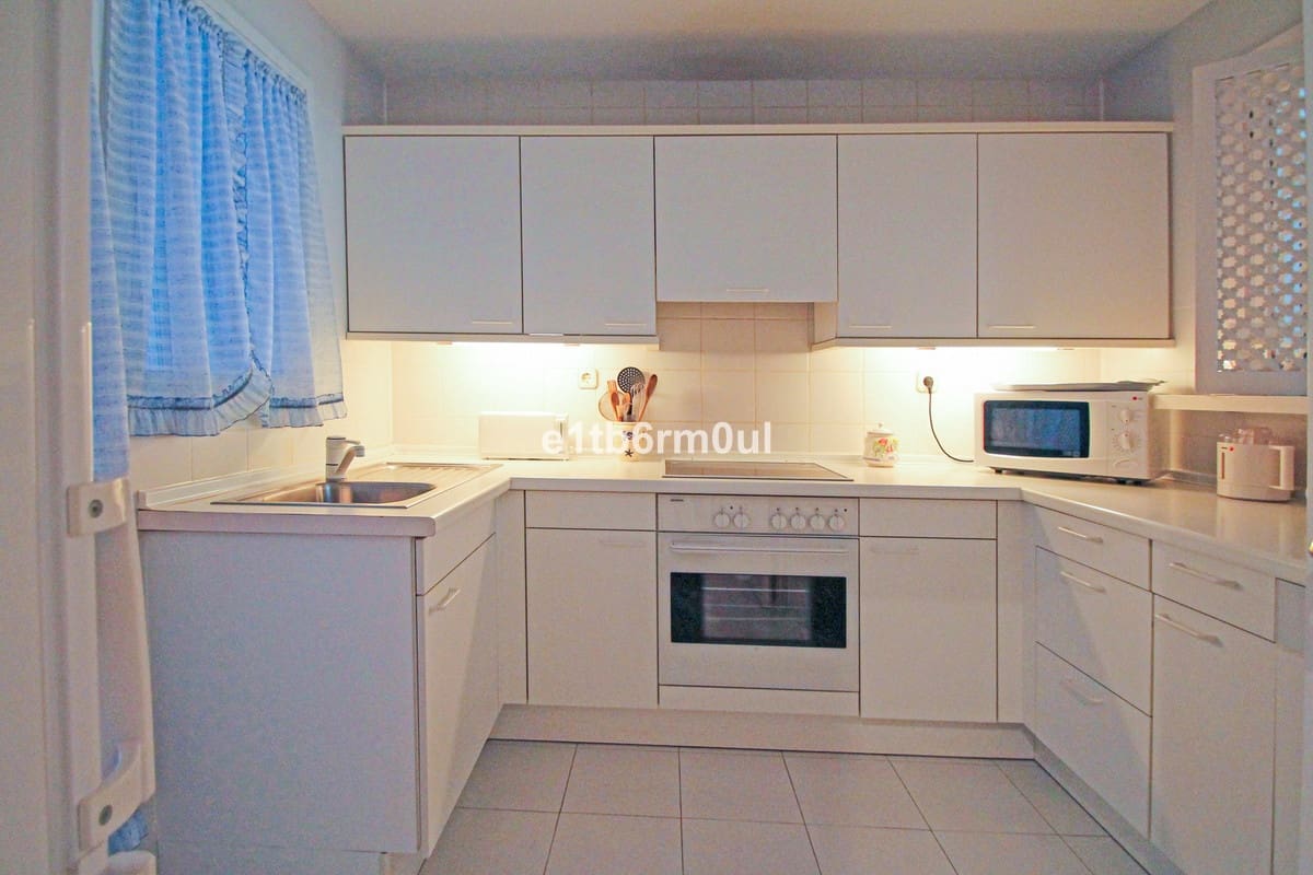 2 soverom Leilighet til salgs i Golden Mile med svømmebasseng - € 1 500 000 (Ref: 9540470)