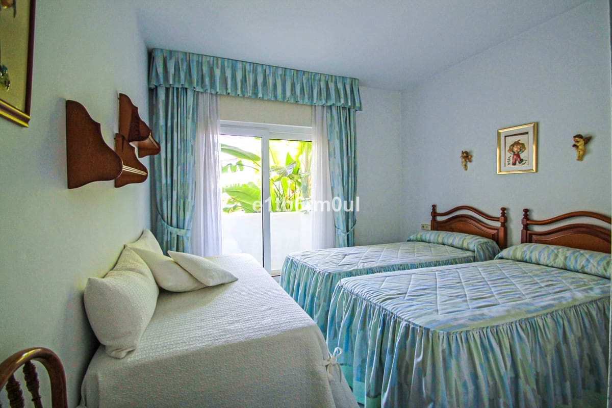 2 soverom Leilighet til salgs i Golden Mile med svømmebasseng - € 1 500 000 (Ref: 9540470)