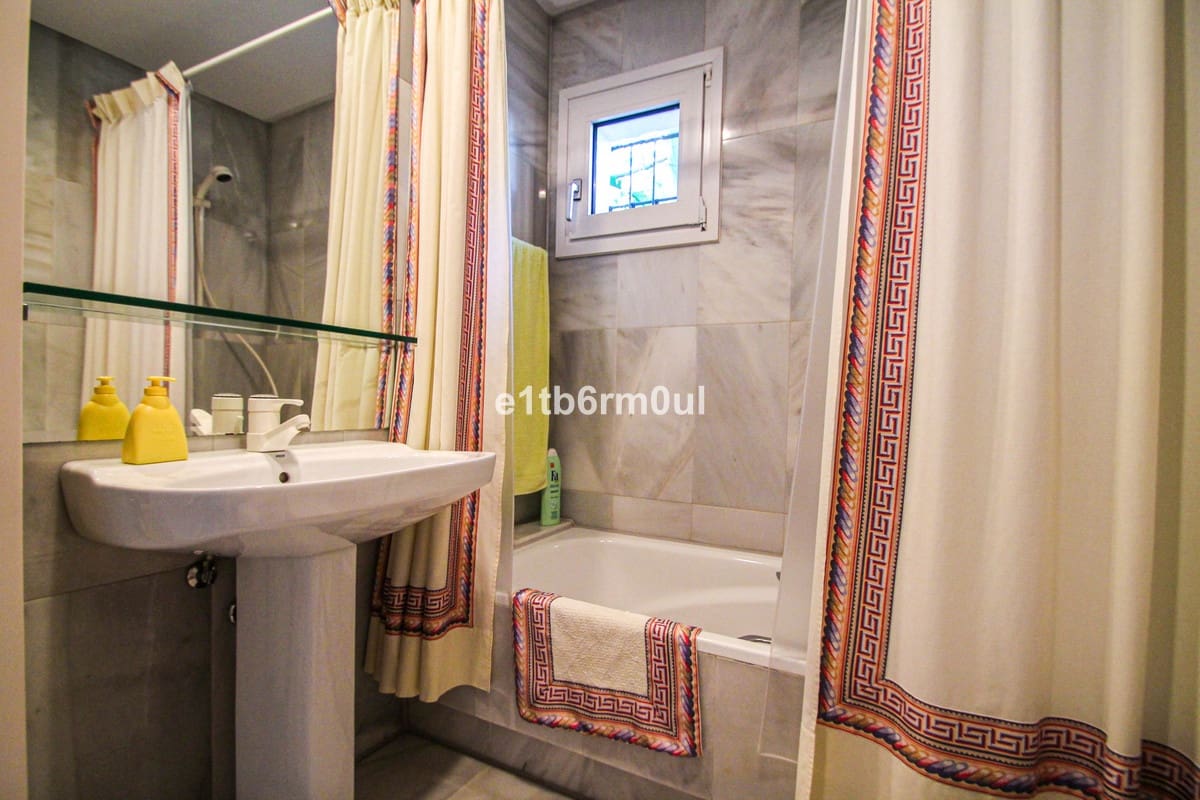 2 soverom Leilighet til salgs i Golden Mile med svømmebasseng - € 1 500 000 (Ref: 9540470)