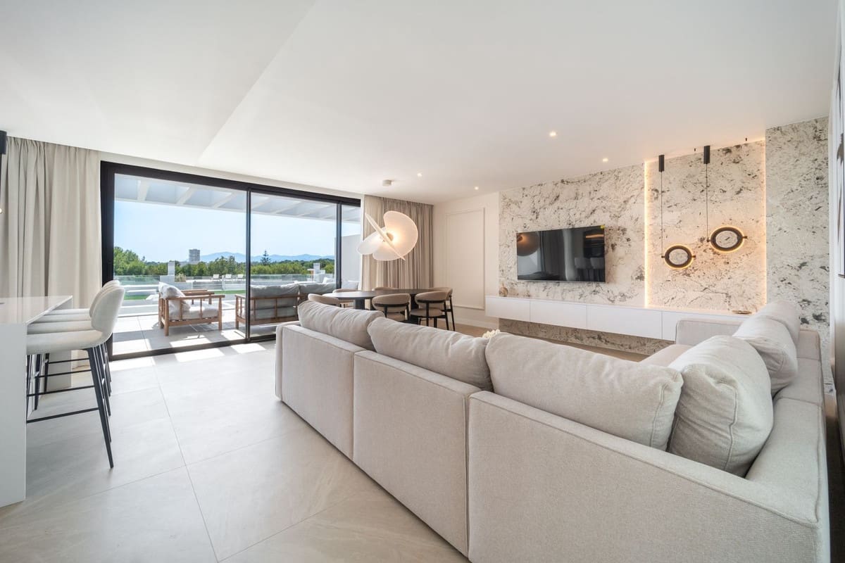 2 sypialnia Penthouse na sprzedaż w Marbella z basenem garażem - 1 500 000 € (Ref: 9540472)