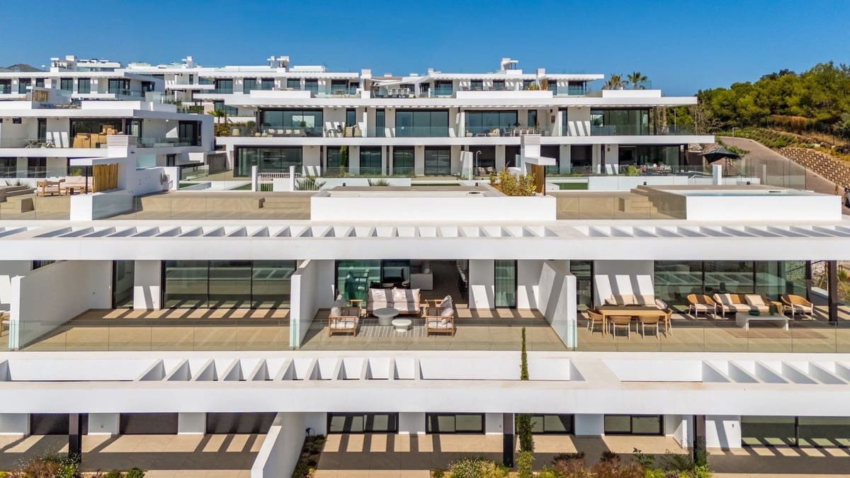 2 sypialnia Penthouse na sprzedaż w Marbella z basenem garażem - 1 500 000 € (Ref: 9540472)