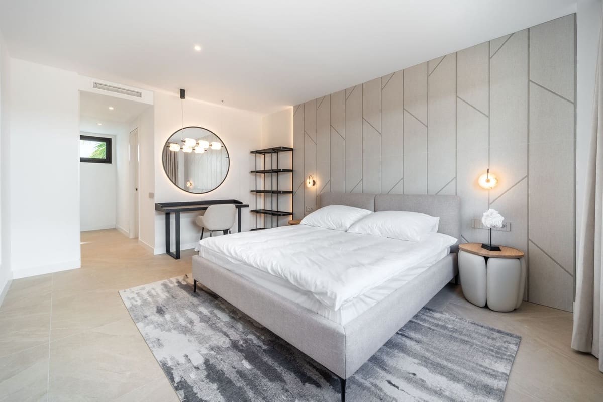 2 sypialnia Penthouse na sprzedaż w Marbella z basenem garażem - 1 500 000 € (Ref: 9540472)