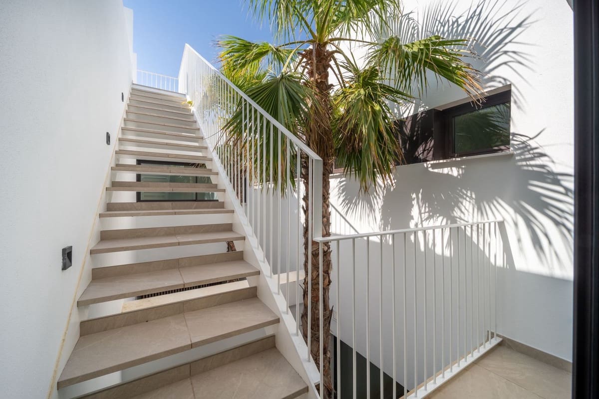 2 sypialnia Penthouse na sprzedaż w Marbella z basenem garażem - 1 500 000 € (Ref: 9540472)