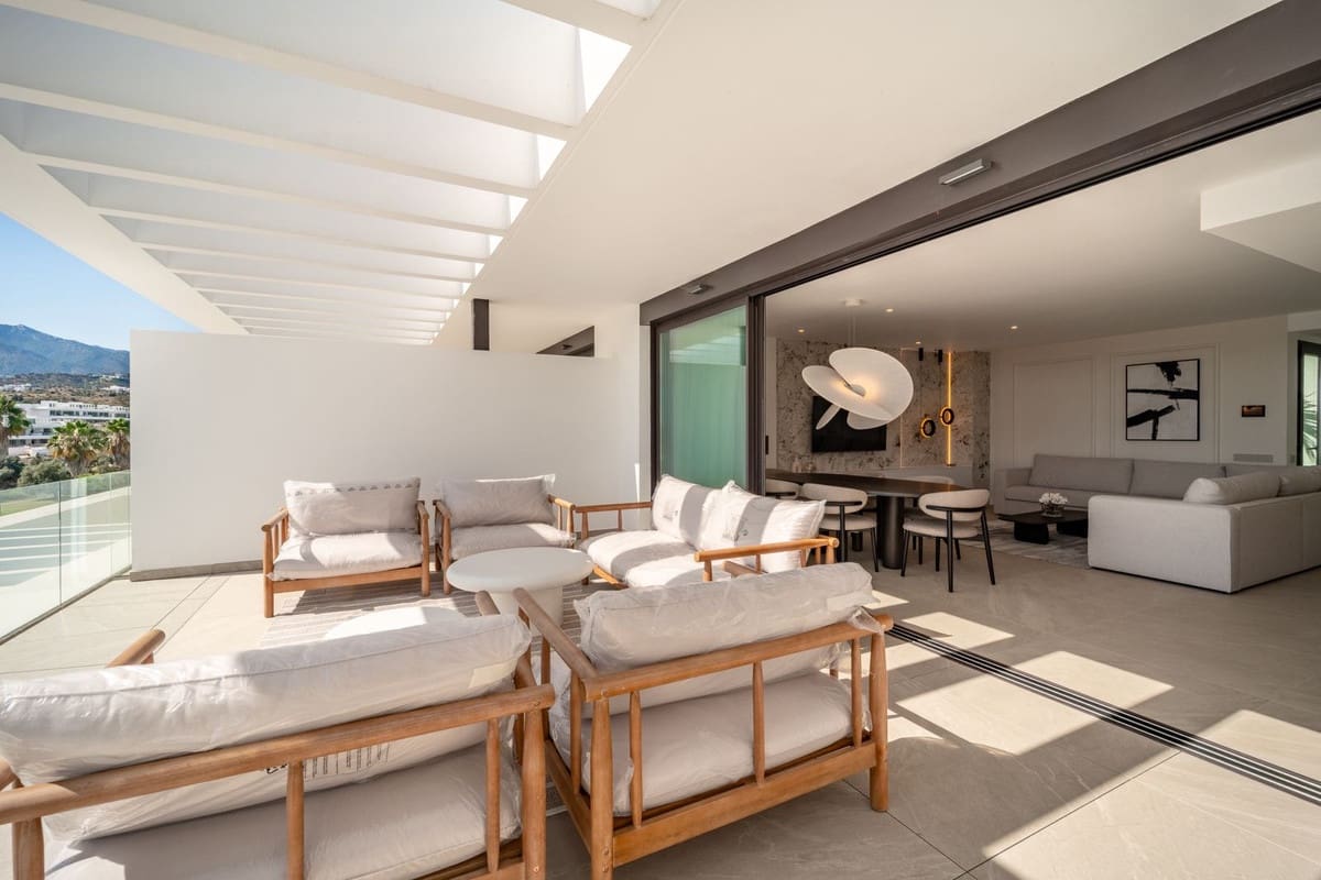 2 sypialnia Penthouse na sprzedaż w Marbella z basenem garażem - 1 500 000 € (Ref: 9540472)