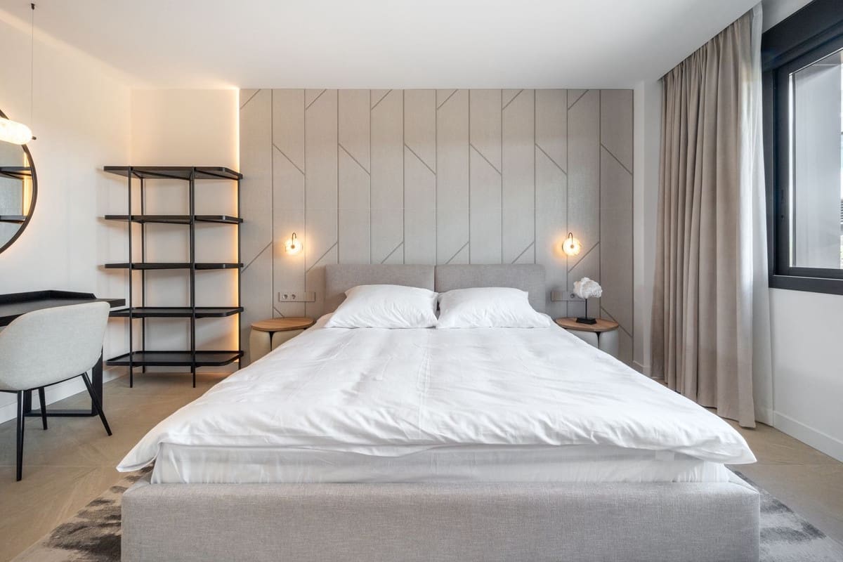 2 sypialnia Penthouse na sprzedaż w Marbella z basenem garażem - 1 500 000 € (Ref: 9540472)