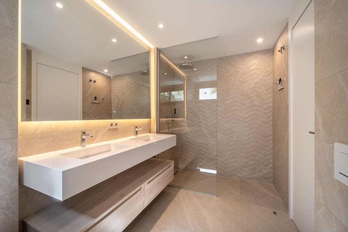 2 sypialnia Penthouse na sprzedaż w Marbella z basenem garażem - 1 500 000 € (Ref: 9540472)