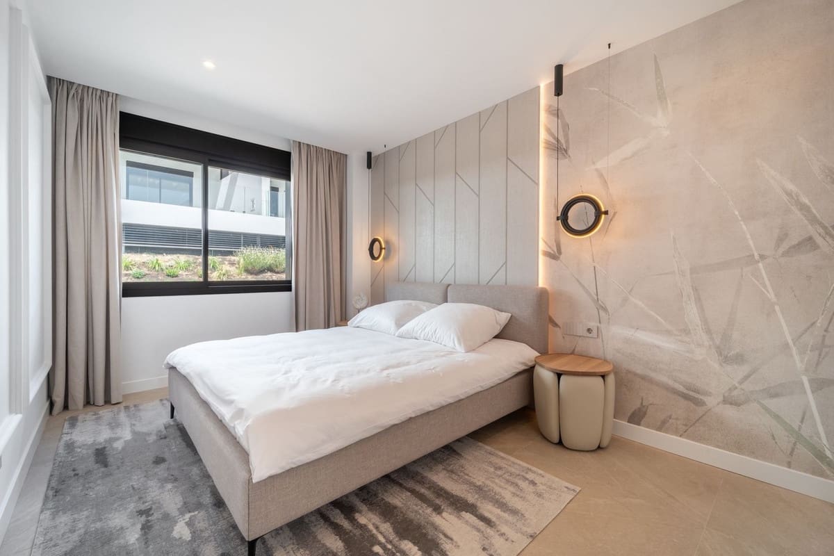 2 sypialnia Penthouse na sprzedaż w Marbella z basenem garażem - 1 500 000 € (Ref: 9540472)