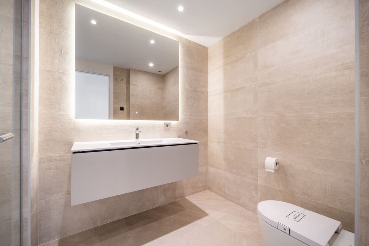 2 sypialnia Penthouse na sprzedaż w Marbella z basenem garażem - 1 500 000 € (Ref: 9540472)