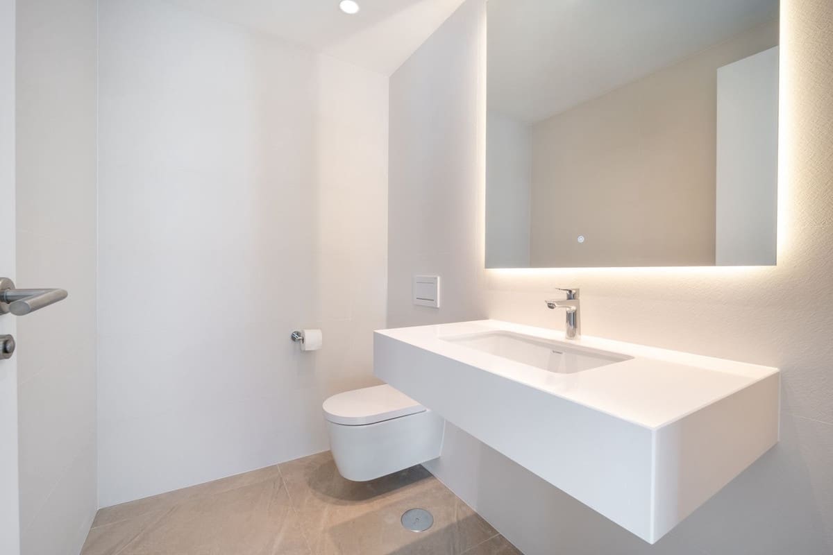 2 sypialnia Penthouse na sprzedaż w Marbella z basenem garażem - 1 500 000 € (Ref: 9540472)