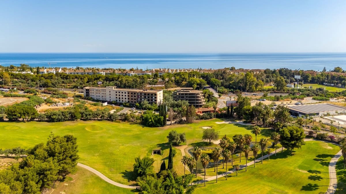 2 sypialnia Penthouse na sprzedaż w Marbella z basenem garażem - 1 500 000 € (Ref: 9540472)