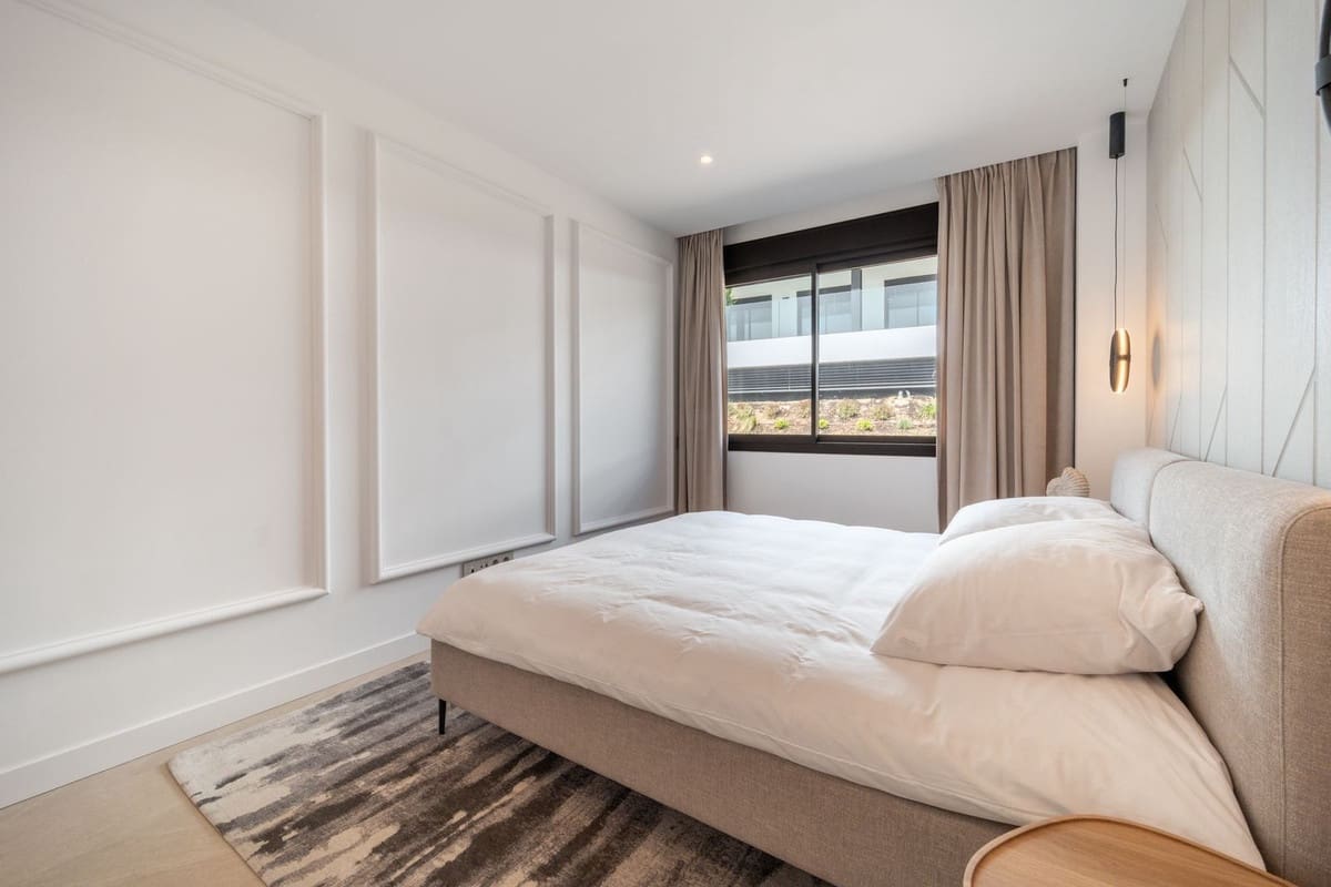 2 sypialnia Penthouse na sprzedaż w Marbella z basenem garażem - 1 500 000 € (Ref: 9540472)