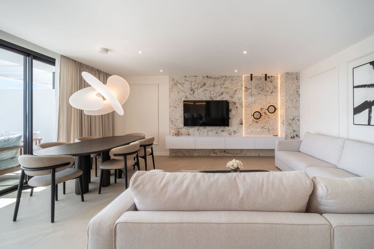 2 sypialnia Penthouse na sprzedaż w Marbella z basenem garażem - 1 500 000 € (Ref: 9540472)