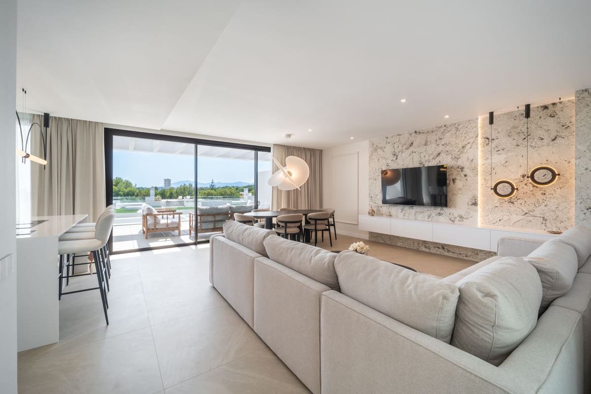 2 sypialnia Penthouse na sprzedaż w Marbella z basenem garażem - 1 500 000 € (Ref: 9540472)