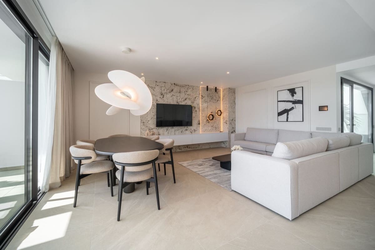 2 sypialnia Penthouse na sprzedaż w Marbella z basenem garażem - 1 500 000 € (Ref: 9540472)