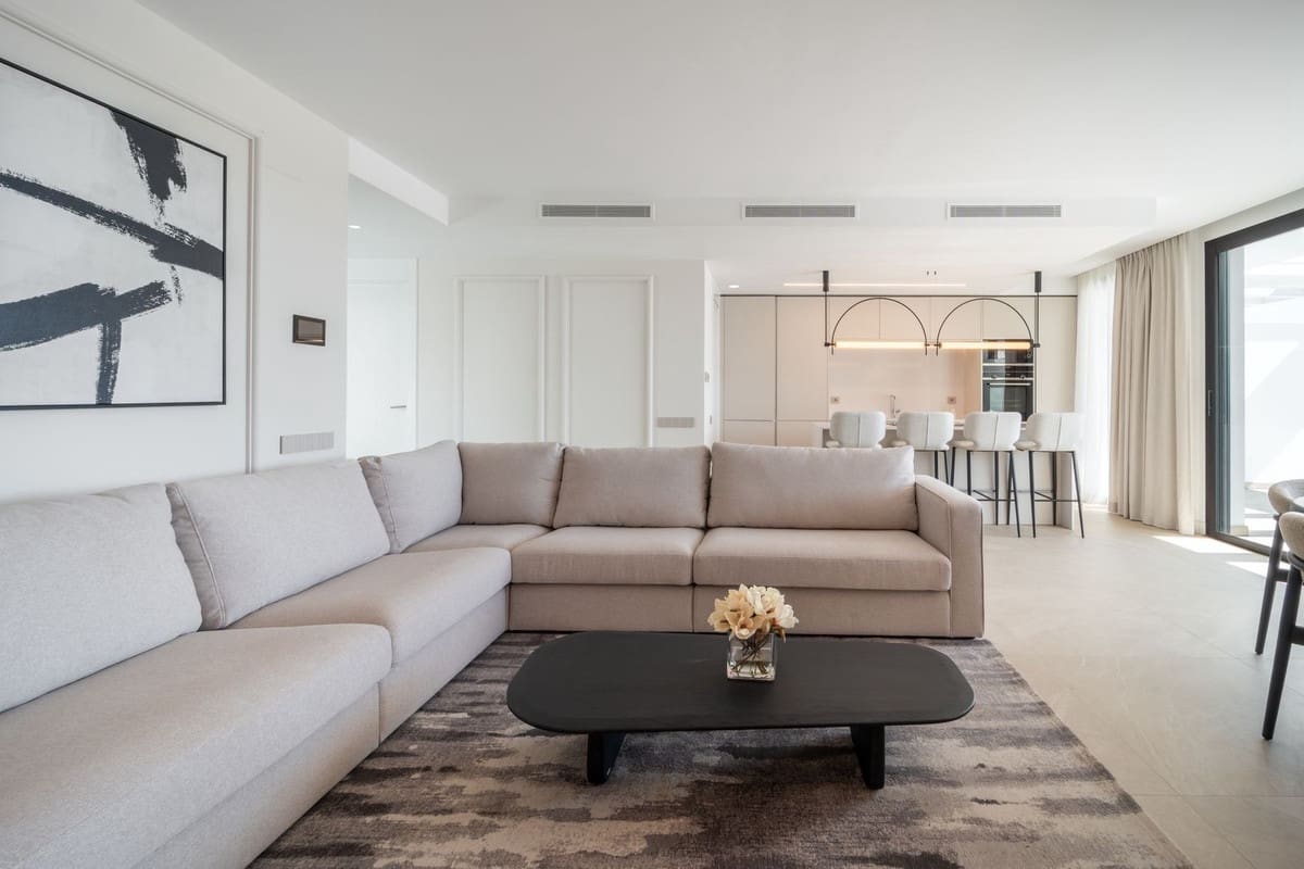 2 sypialnia Penthouse na sprzedaż w Marbella z basenem garażem - 1 500 000 € (Ref: 9540472)