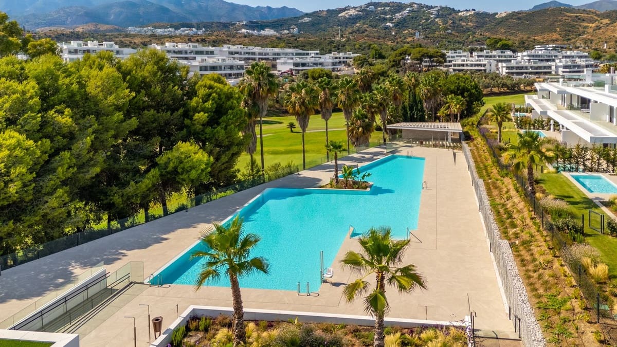 2 sypialnia Penthouse na sprzedaż w Marbella z basenem garażem - 1 500 000 € (Ref: 9540472)