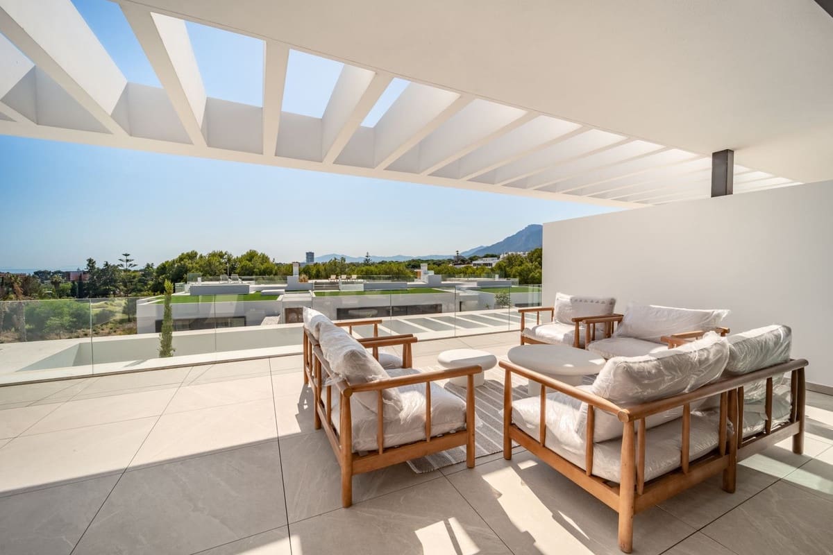 2 sypialnia Penthouse na sprzedaż w Marbella z basenem garażem - 1 500 000 € (Ref: 9540472)