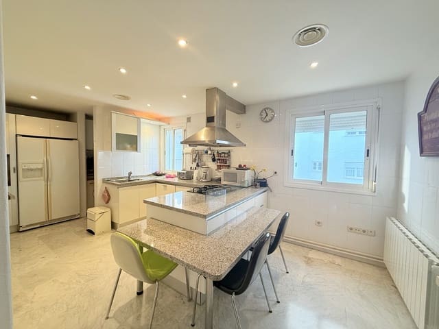 4 soverom Penthouse til salgs i Golden Mile, Marbella med svømmebasseng - € 1 500 000 (Ref: 9540473)