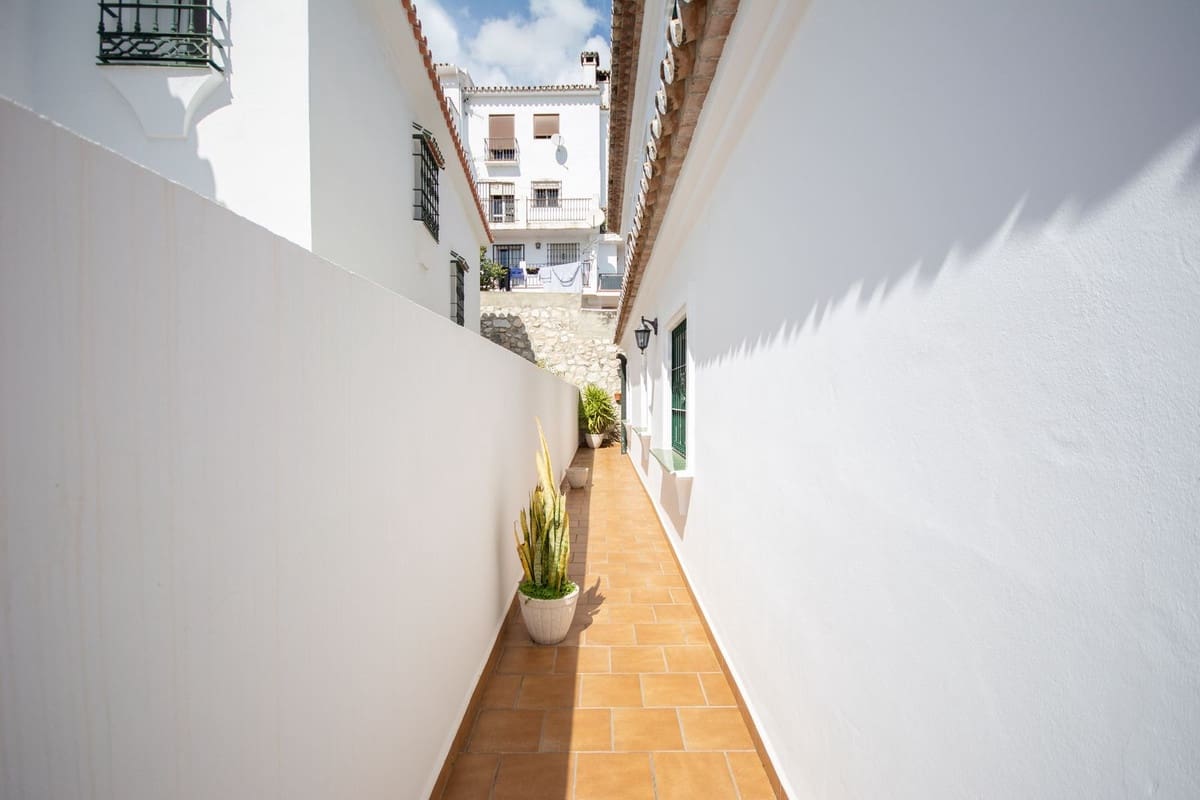 5 sovrum Villa till salu i Mijas med garage - 1 500 000 € (Ref: 9540477)