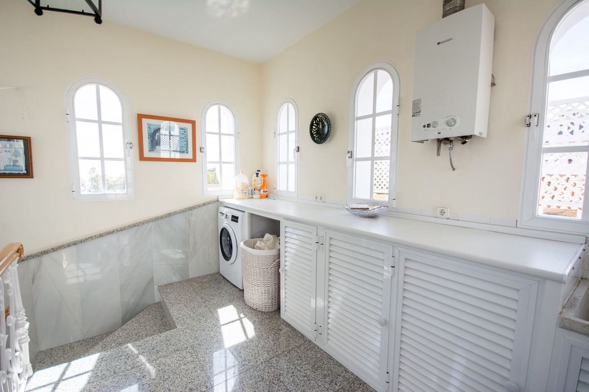 5 sovrum Villa till salu i Mijas med garage - 1 500 000 € (Ref: 9540477)