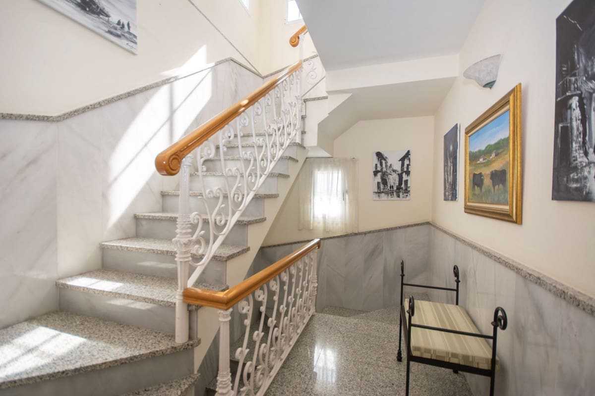 5 sovrum Villa till salu i Mijas med garage - 1 500 000 € (Ref: 9540477)