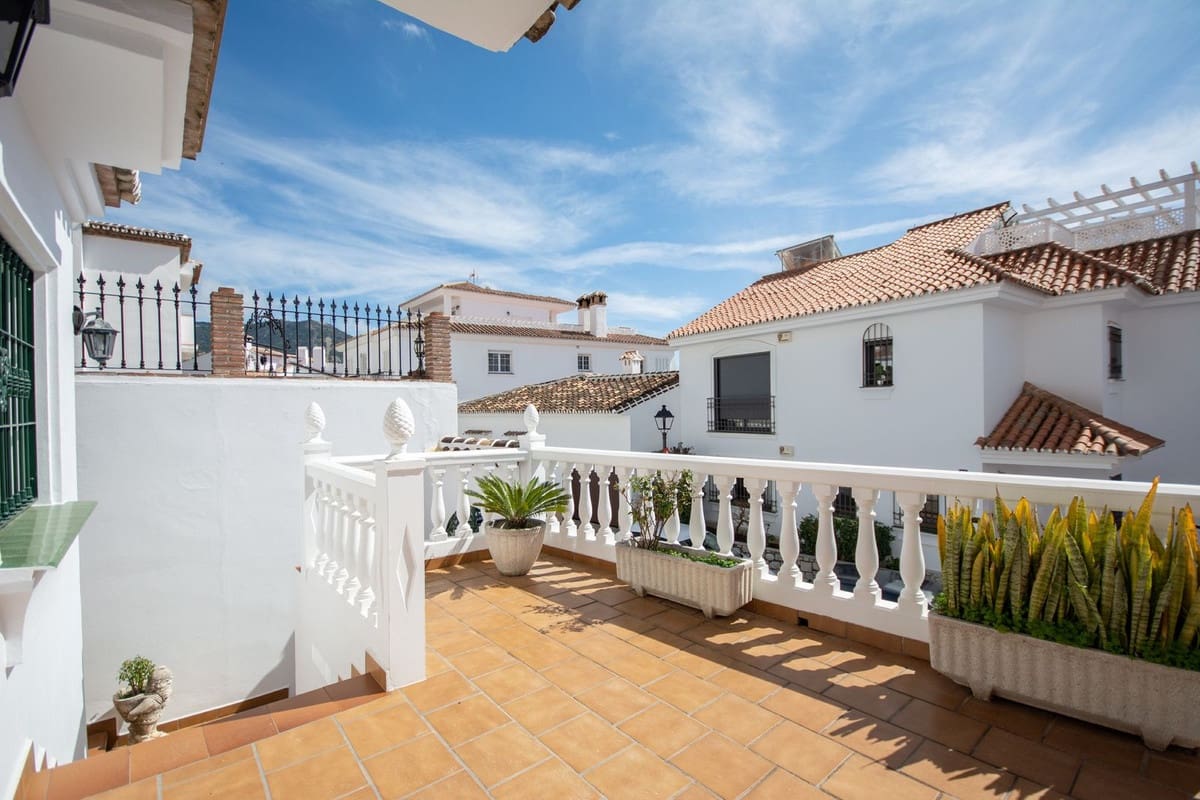 5 sovrum Villa till salu i Mijas med garage - 1 500 000 € (Ref: 9540477)