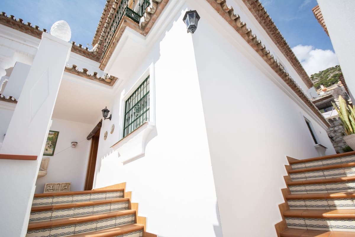 5 sovrum Villa till salu i Mijas med garage - 1 500 000 € (Ref: 9540477)