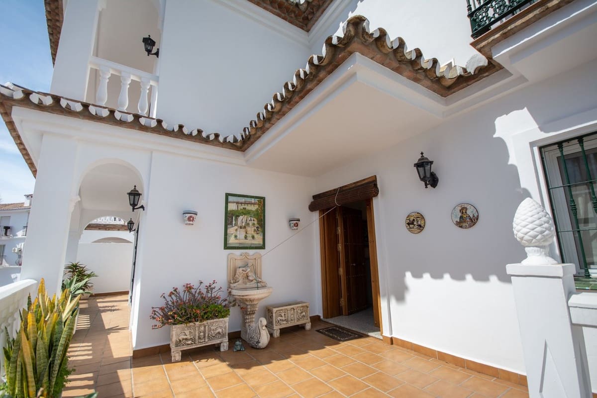 5 sovrum Villa till salu i Mijas med garage - 1 500 000 € (Ref: 9540477)