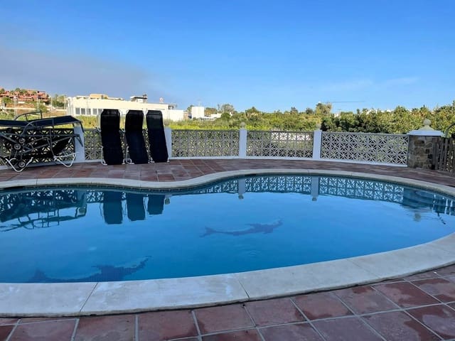 7 bedroom Villa for sale in Cancelada, Estepona with pool - € 1,500,000 (Ref: 9540478)